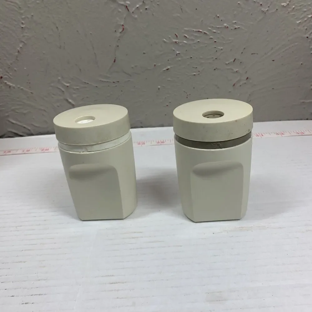 VIntage Tupperware Salt And Pepper Shakers Set‎ Almond Beige 1471